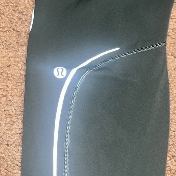 Lululemon Base Pace High-Rise Reflective Tight 25"
Smoked Spruce Green 10 - Picture 8 of 10